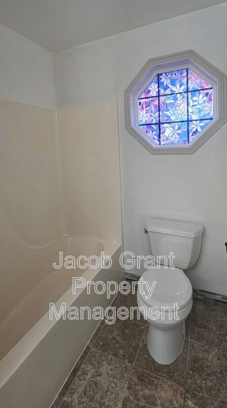 Building Photo - 3030 Devonwood Dr