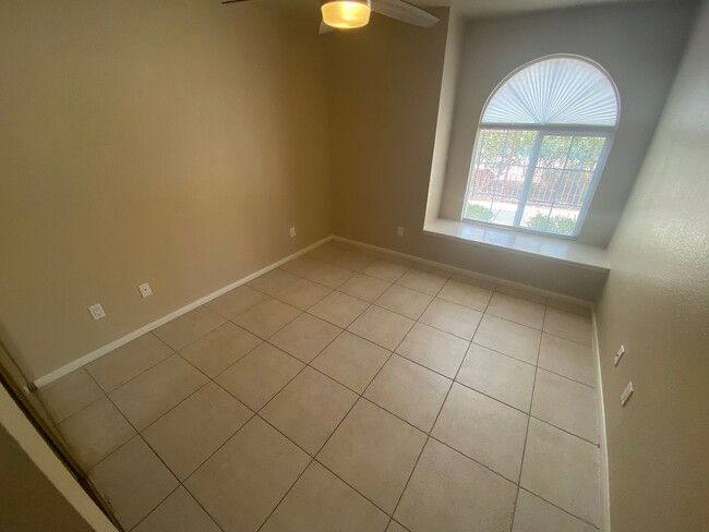 Building Photo - LOVELY 3 BEDROOM 2 BATHROOM 1ST FLOOR CONDO,