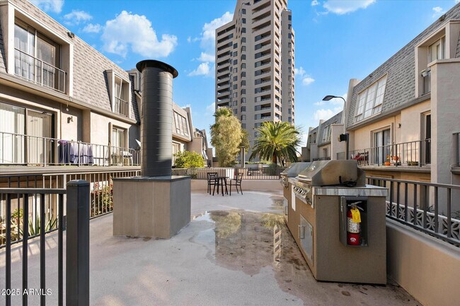 Building Photo - 1018 E Osborn Rd