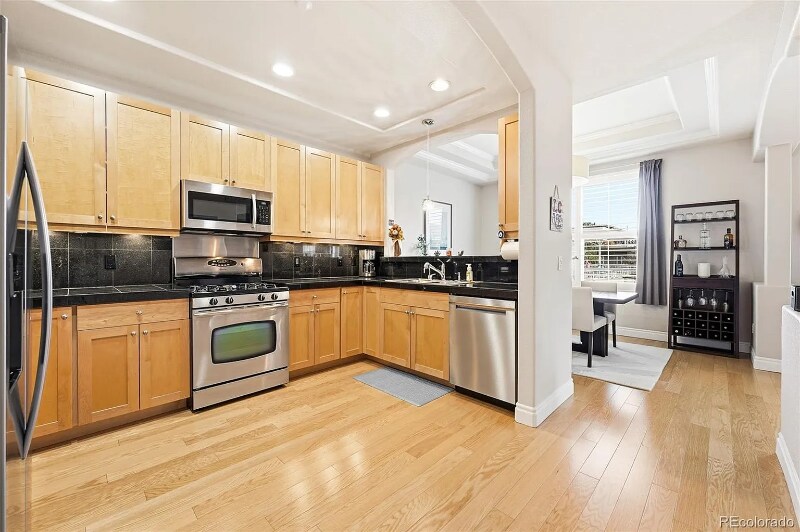 Building Photo - 40 Madison St