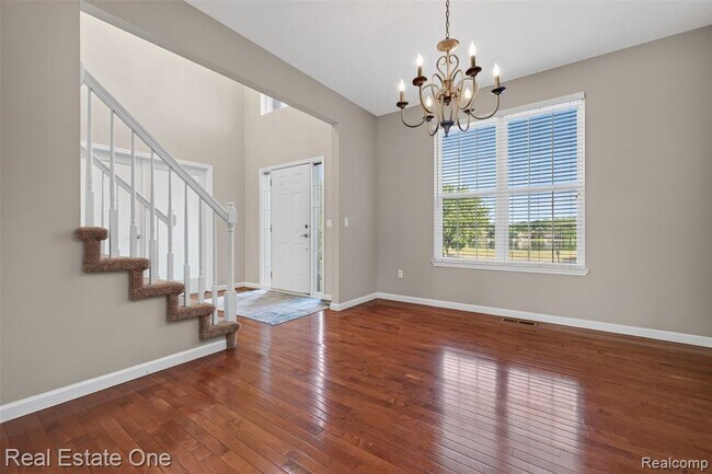 Building Photo - 699 Bay Pointe Dr