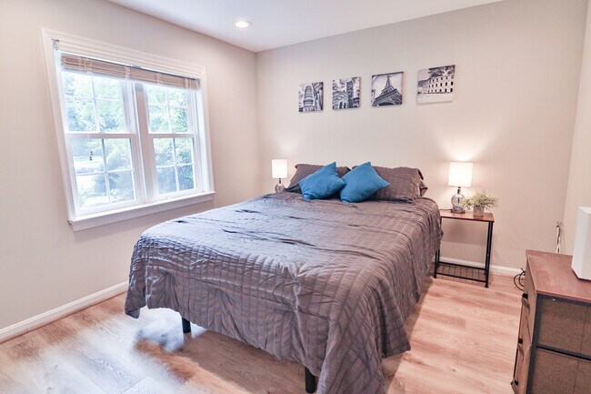 Building Photo - 9633 Cinnamon Creek Dr