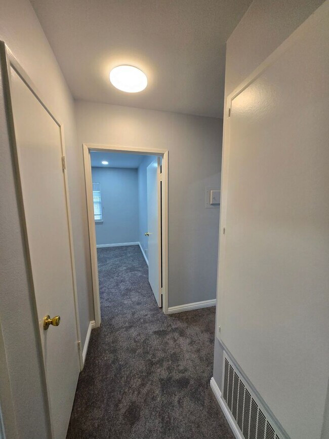 Building Photo - 3634 Kalsman Dr