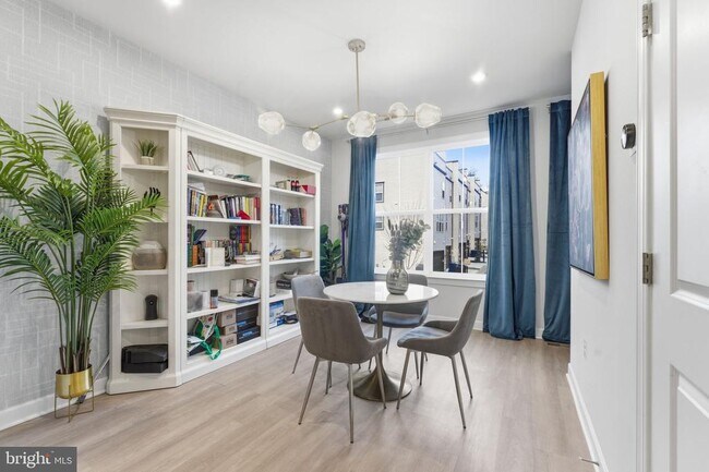 Building Photo - 2818 Dart Dr