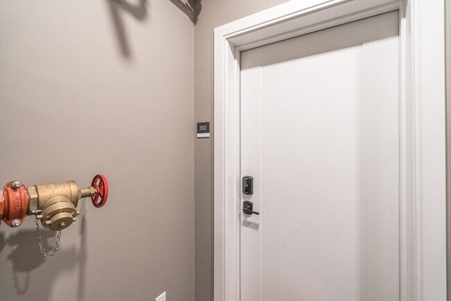 Building Photo - 71 Border St