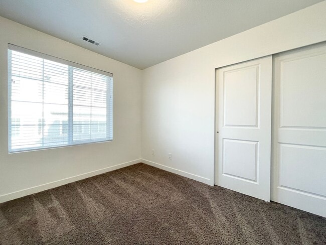 Building Photo - Spacious 2 Story at Holbrook Farms!