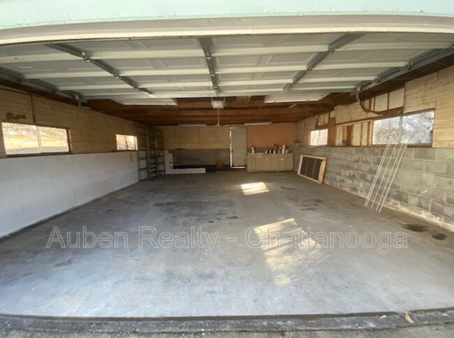 Building Photo - 3306 Montview Dr