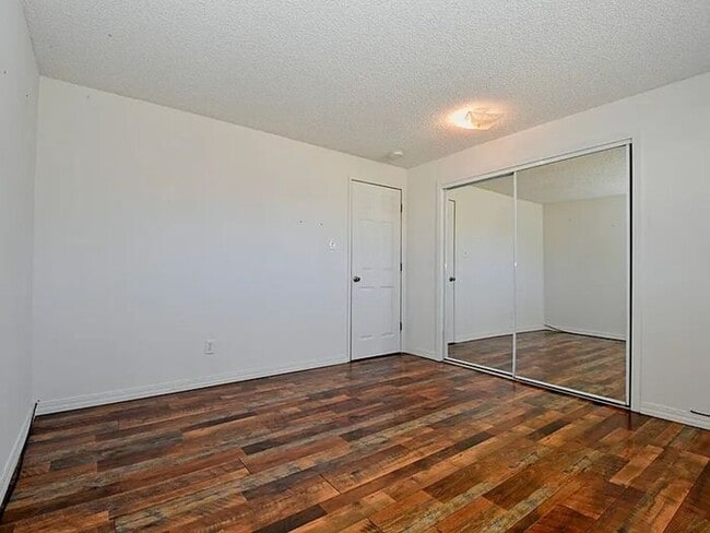 Building Photo - 2 bed 1 bath in Golden Valley - AVAILABLE 6/1!