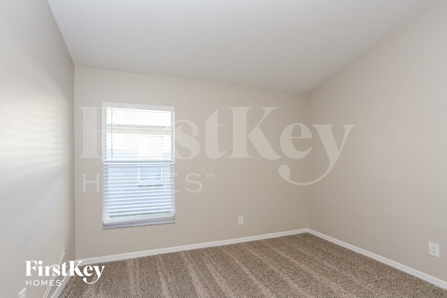 Building Photo - 9836 Laurel Ledge Dr