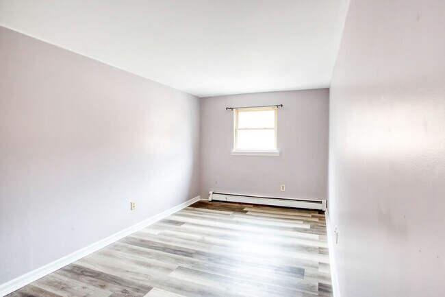 Building Photo - 285 Westland St