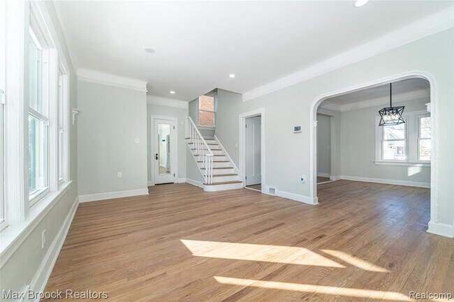 Building Photo - 3266 Collingwood St