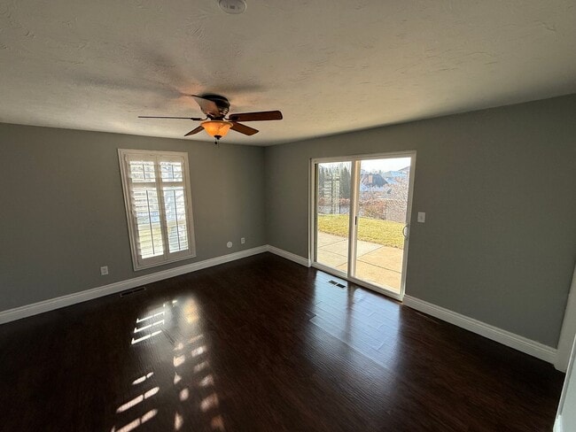 Building Photo - Remodeled 5 bedroom home near Bountiful ridge golf course