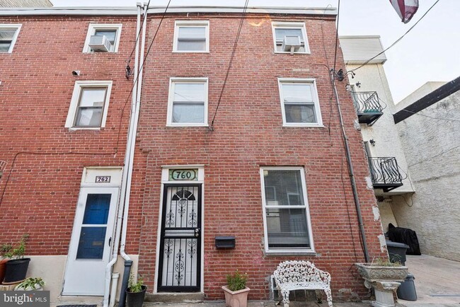 Building Photo - 760 S Sheridan St