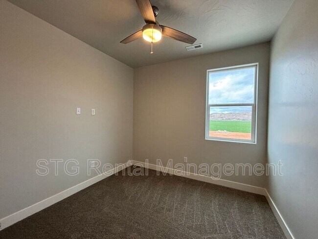 Building Photo - 1073 S 4380 W