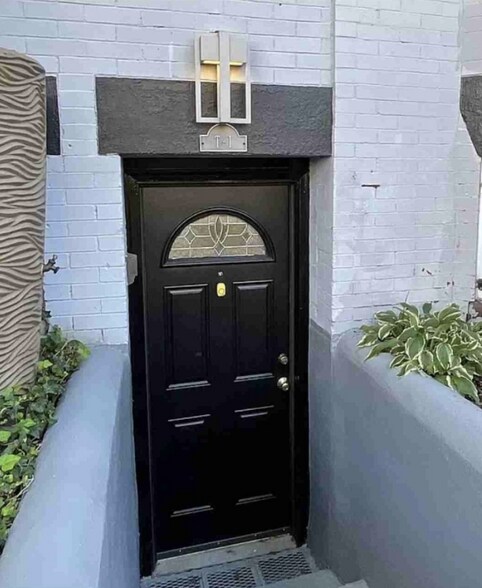 Entrance - 1038 Lamont St NW