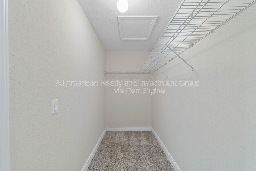 Building Photo - 6223 Redberry Dr