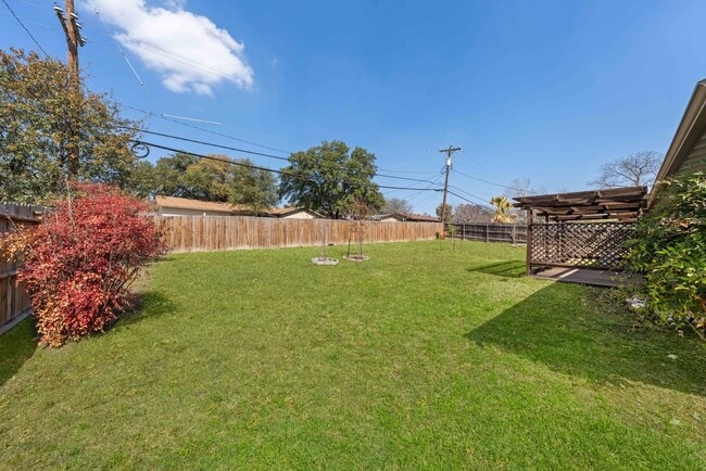 Building Photo - 303 Marquis Ln