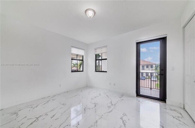 Building Photo - 8362 NW 39th Ct