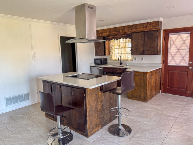 Building Photo - 9245 Summit Dr