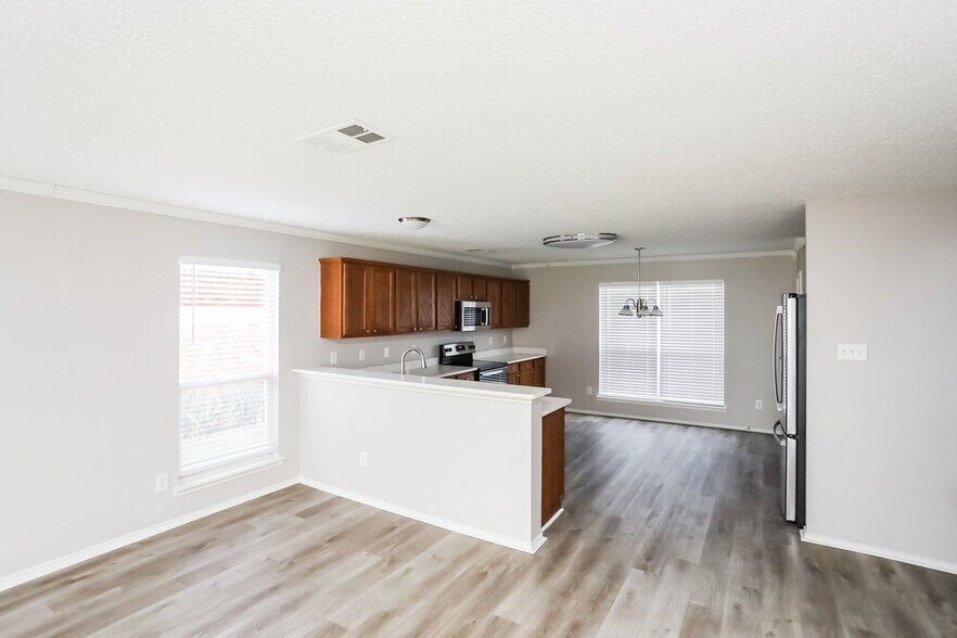 Building Photo - 736 Eldorado Dr