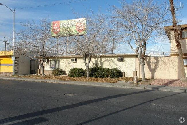 Building Photo - 2412 Tam Dr