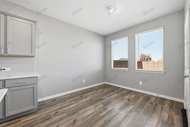 Building Photo - 2528 Starwater Dr