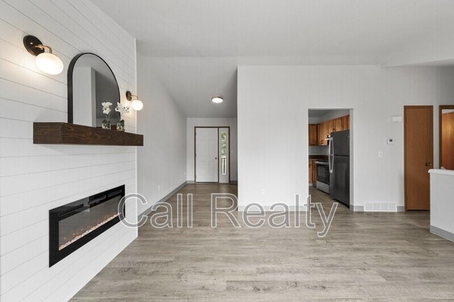 Building Photo - 1306 N Van Marter Rd