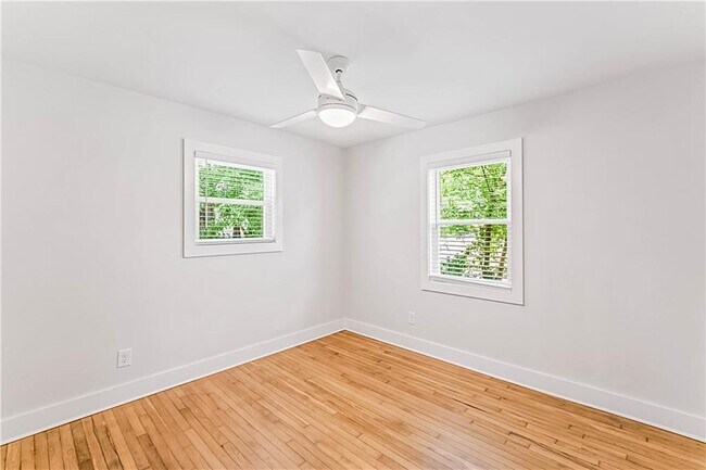 Building Photo - 425 Holderness St SW