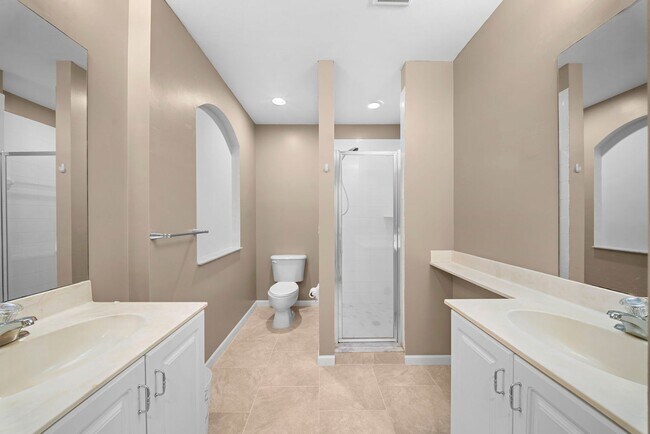 Building Photo - Nicely updated 3-bedroom, 2-bath upper-floor condo in Fort Myers