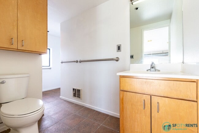 Building Photo - Mission District: Top Floor Loft w/ Roof Deck, Parking & W/D in unit