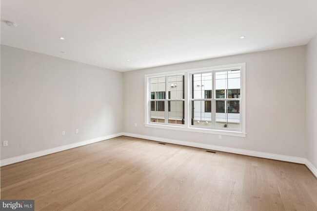 Building Photo - 203 Montgomery St