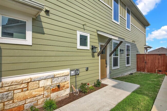 Building Photo - 208 Mirabeau Way