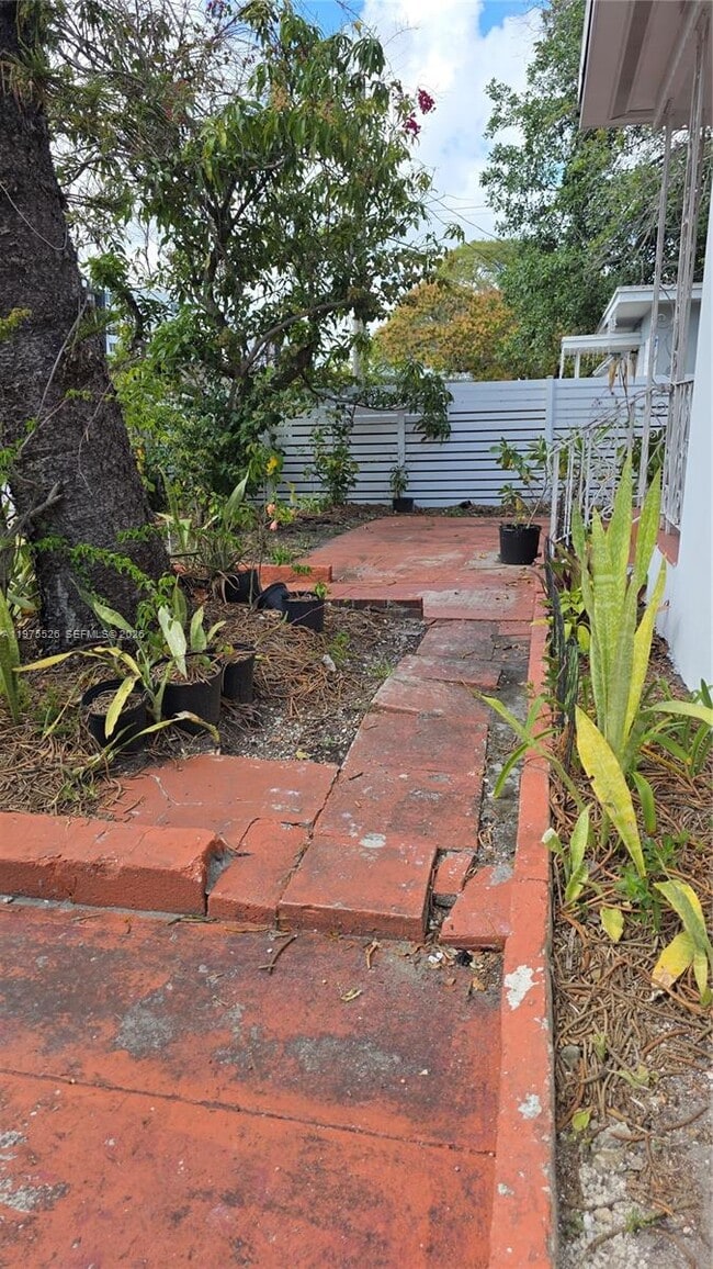 Building Photo - 5715 NW 6th Ave