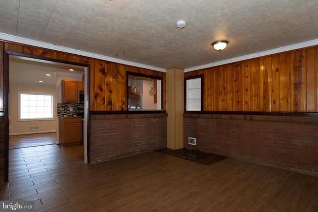 Building Photo - 6400 Japonica St