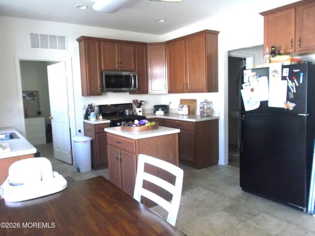 Building Photo - 65 Homestead Dr