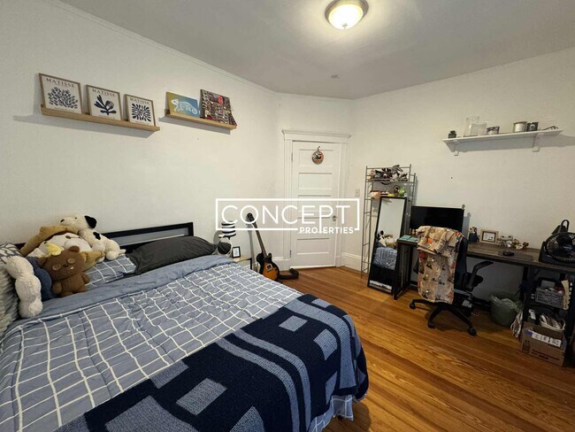 Building Photo - 100 W Adams St