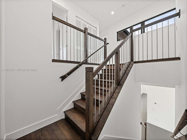 Building Photo - 5718 Ashwood Cir