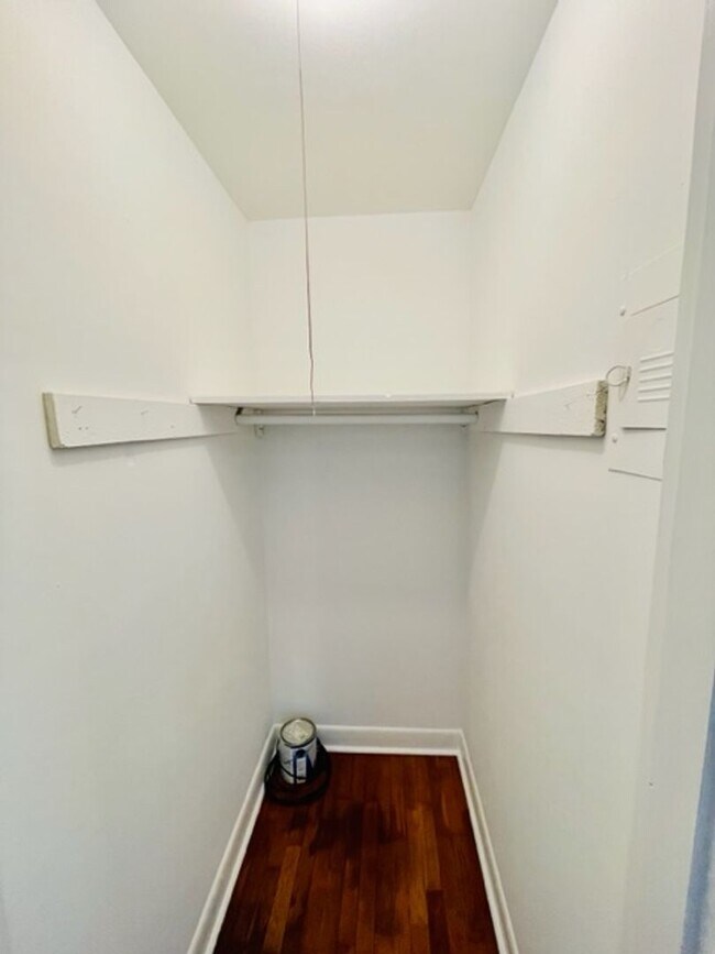 Building Photo - 1BR/1BA UNCG CAMPUS