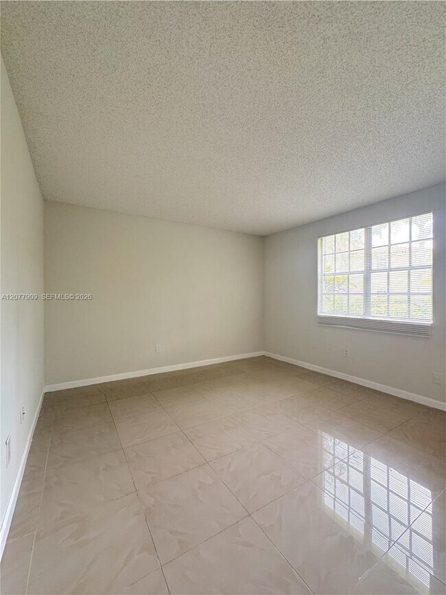 Building Photo - 1265 SW 46th Ave