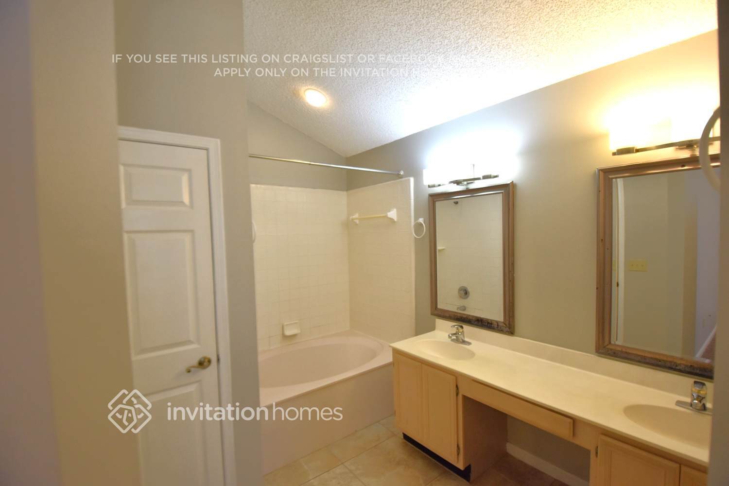 Building Photo - 2226 The Woods Dr E