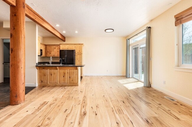 Building Photo - Blackhawk Station Comfortable 3-Bed