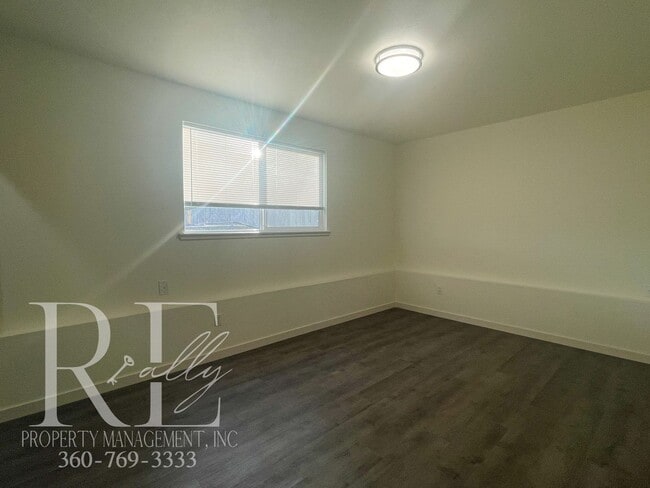 Building Photo - Remodeled w Heat Pump and Large Deck