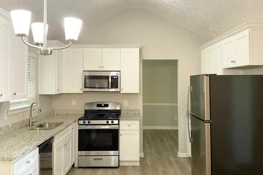 Building Photo - 3261 Sugar Creek Falls Ave SE