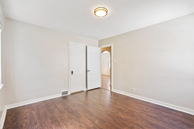 Building Photo - Entirely Renovated 3 bed, 1 bath in Overbrook- Brand New Kitchen and Bathroom!!