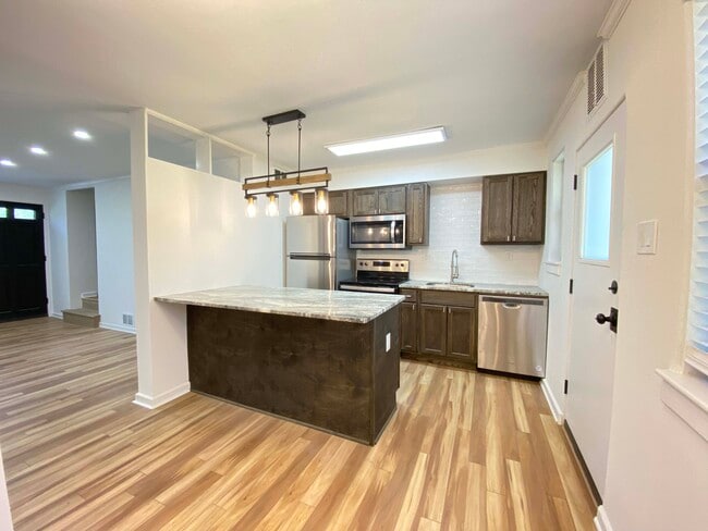 Building Photo - Faris Ridge Condominiums