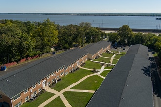 Building Photo - Riverview Place