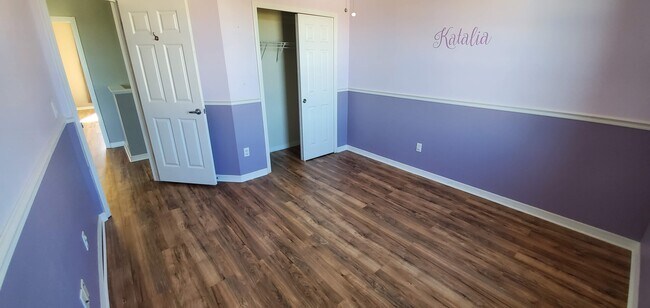 Building Photo - 811 Parker Den Dr