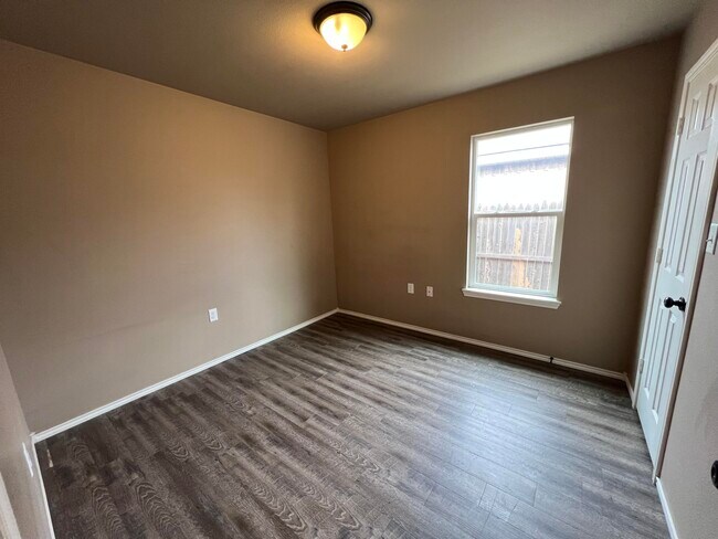 Building Photo - 2914 E Cornell St