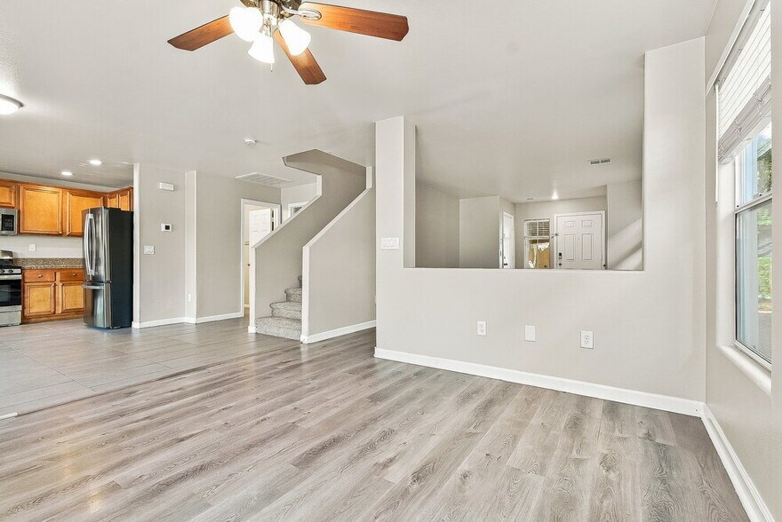 Building Photo - 2404 Cockatiel Dr