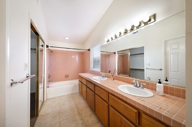 Building Photo - 10205 Single Oak Dr